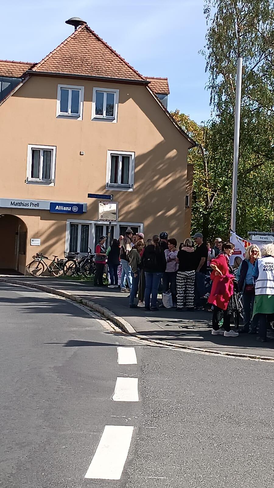 Foto: Recht und Freiheit verteidigen.
